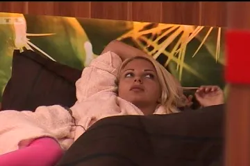 Ivoni se pije kava i ne može bez dečka