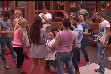 Branislav na koljenima nakon što je dao 100 eura za glazbenu želju