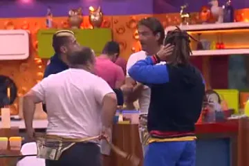 Srdačni doček Branislava i Gorana pri izlasku iz ispovjedaonice