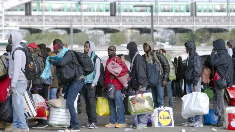 Stotine u Parizu prosvjeduju protiv poplave migranata: 'Ovo je neviđena tragedija za Europu'