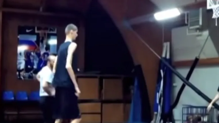 Tek mu je petnaest godina, a ima 229 centimetara