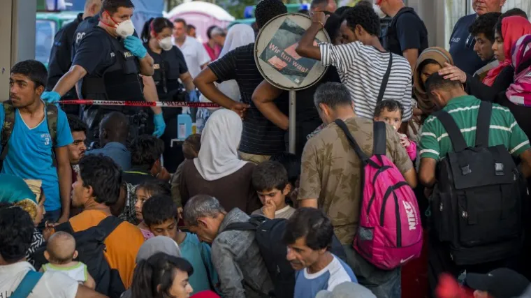 "Vlada ne smije propu&scaron;tati izbjeglice, val poprima obilježja invazije"