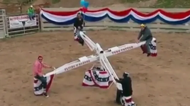 Četiri mu&scaron;karca, čudna klackalica i razjareni bik - &scaron;to može poći po zlu?