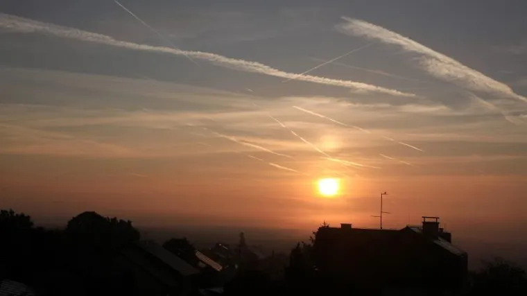 Mobiteli zrače, GMO šteti, zrakoplovi truju...