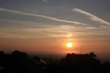 Mobiteli zrače, GMO šteti, zrakoplovi truju...