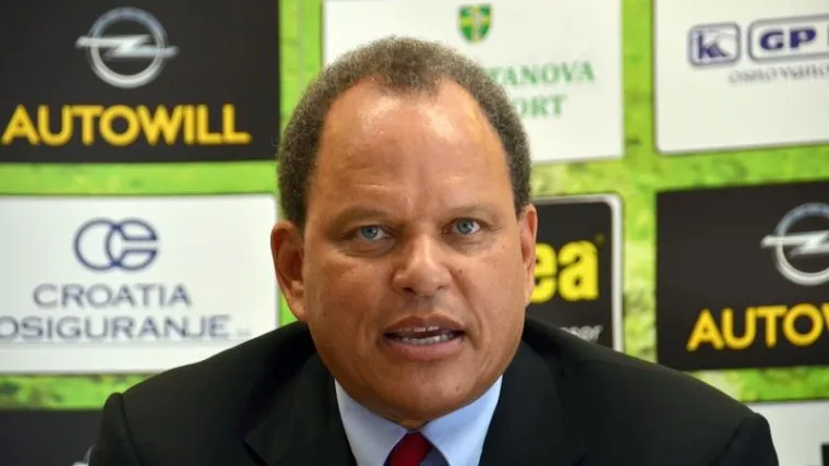 Amerikanac kupio klub i pljunuo u lice svima