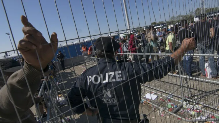 Broj napada na izbjeglice udvostručio se, podmetnuto čak 26 požara