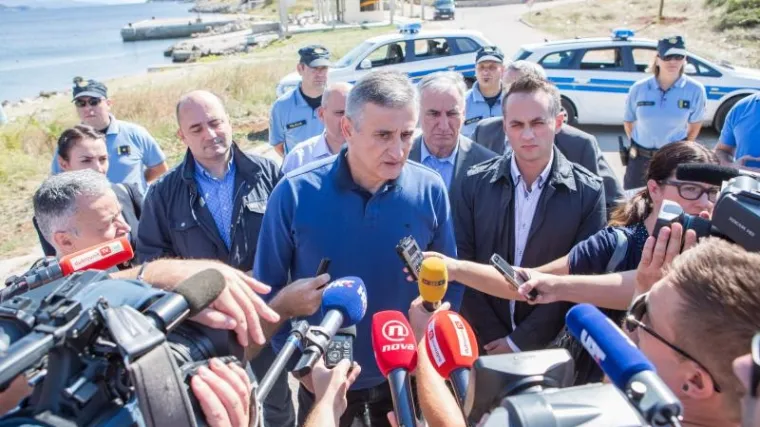 Karamarko nije mogao na Prevlaku: 'Do&scaron;li smo do ograde, tu se očito ne&scaron;to događa'