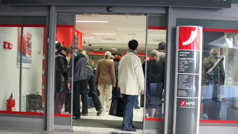 Jedinu hrvatsku banku dokapitalizirali mirovinski fondovi, Agrokor i Nenad Bakić