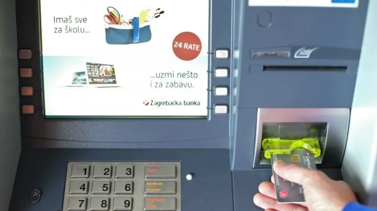 Digao novac s bankomata, a zatim nasjeo na prevaru i ostao bez novca: policija poziva na oprez
