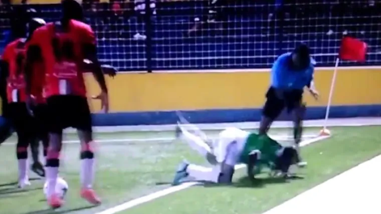 Poludjeli igrač napao suca, a onda mu se dogodilo ovo