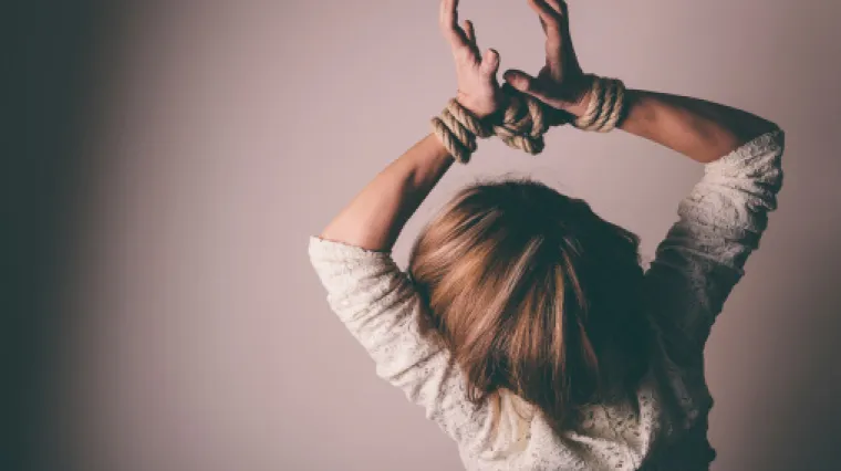 Pako&scaron;tanac osumnjičen da je poku&scaron;ao ubiti poznanicu: optužio ju da mu je ukrala novac, zatočio ju, vezao te te&scaron;ko ozlijedio