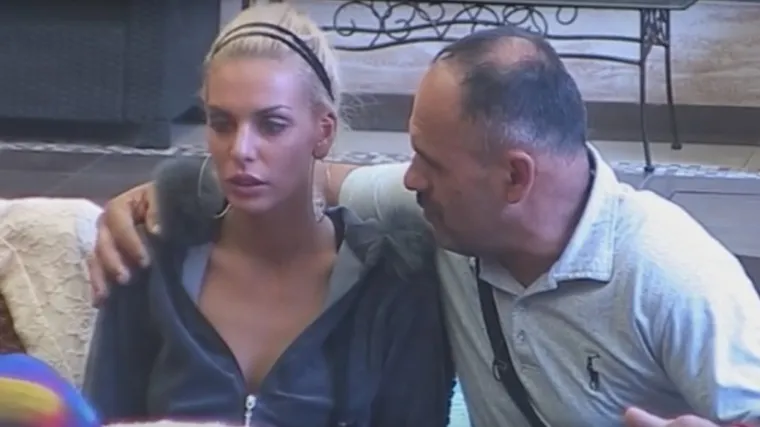 Nude joj dijete I brak