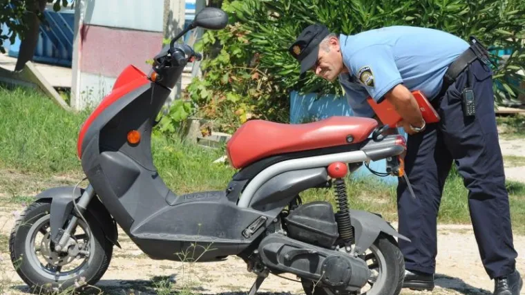 Mopedist naletio na pje&scaron;akinju i usmrtio ju