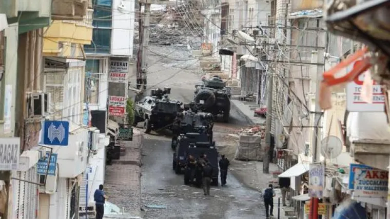 Turska poslala vojsku u grad naseljen Kurdima, od jutra odjekuje paljba