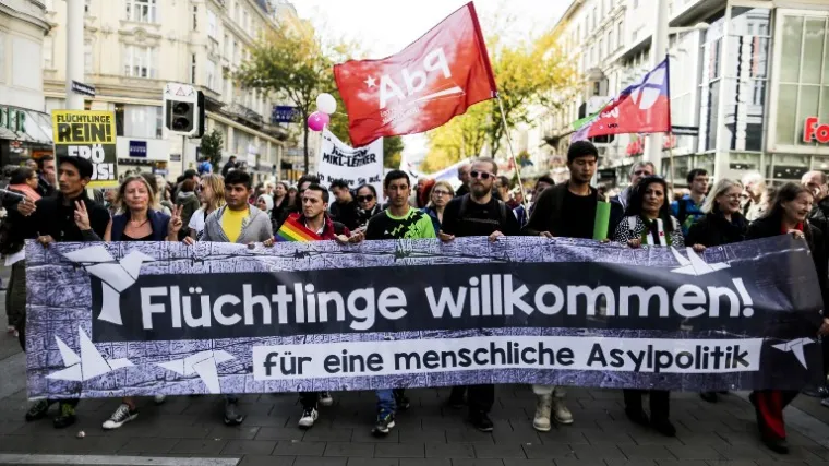 Vi&scaron;e od 20.000 ljudi protiv gradnje zida na granici