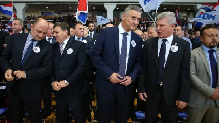 HDZ: 'Premijer se predstavio kao čuvar hrvatske zastave koja je vlasni&scaron;tvo hrvatskog naroda'