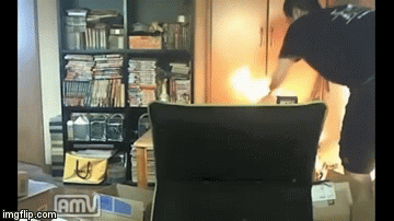 Snimao se kako igra igrice, a onda nekim slučajem uspio spaliti kuću do temelja