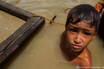 Siromašni dječaci zaranjaju u smrt kako bi vadili zlato