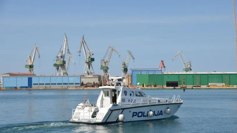 Na pulskoj rivi pronađena utopljena osoba