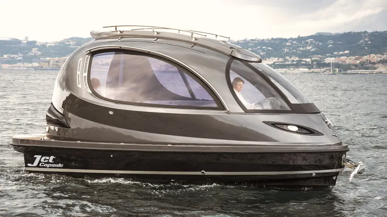 Jet Capsule, luksuzna mala vodena jurilica