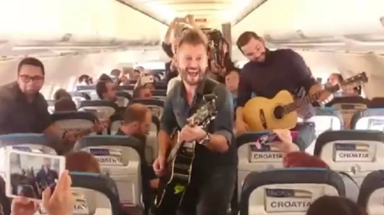 Rock sastav turneju započeo koncertom - u zraku