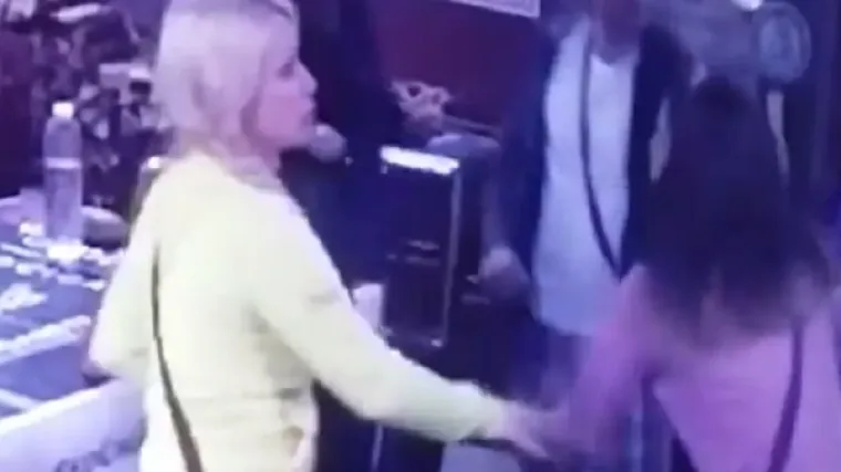 Pjevačica i starleta polijevale se vodom, letjele su i &scaron;ake