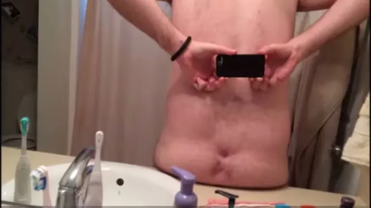 Ovaj čovjek nema stražnjicu?!?