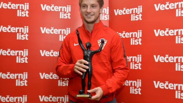 Rakitić progla&scaron;en najboljim nogometa&scaron;em 2015.: 'Ako se ne skupimo, bolje da se ostavimo nogometa'
