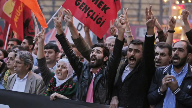 Gotovo 10.000 ljudi u Istanbulu prosvjedovalo protiv vlade: 'Erdogane ubojico, mir će prevladati'