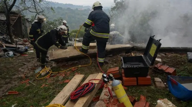 Nakon eksplozije u Gračanima uru&scaron;ila se cijela kuća, u ru&scaron;evinama pronađen mrtav mu&scaron;karac