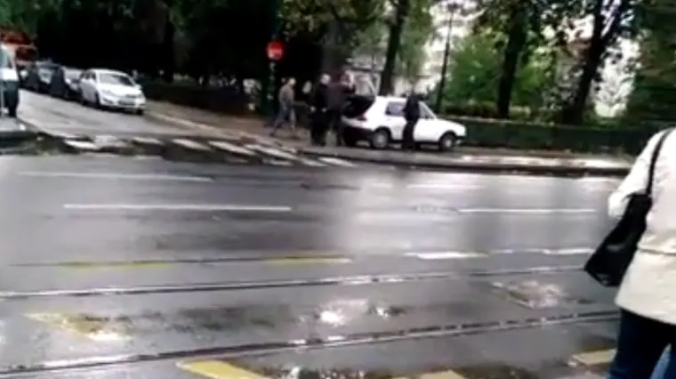 Pred Predsjedni&scaron;tvom BiH u Sarajevu uhićen provokator sa zastavom ISIL-a