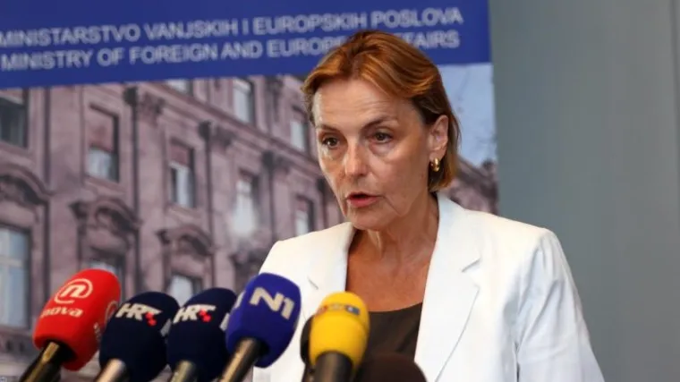 "Na sastanku Vi&scaron;egradske skupine postavila se protiv svoje zemlje"