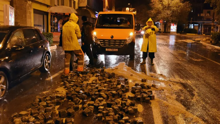 Nevrijeme praćeno jakom ki&scaron;om uzrokovalo poplave i &scaron;tete na &scaron;ibenskom području