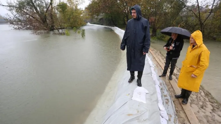Izvanredne mjere u Karlovcu: sirenama označena nadolazeća opasnost, građani spremni za najgori scenarij