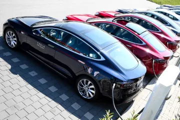 Tesla uvodi opciju autopilota