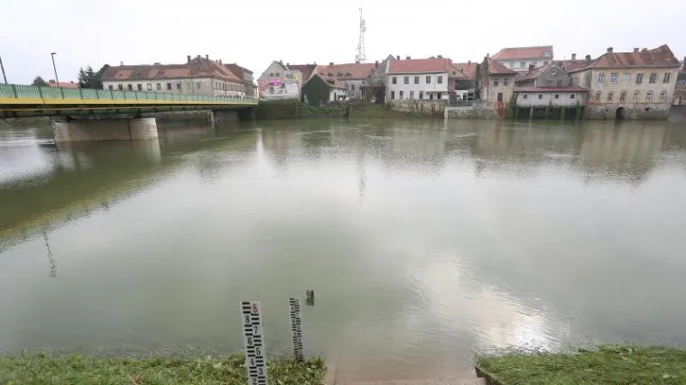 Vodostaji Kupe i Korane rastu 17 centimetara po satu