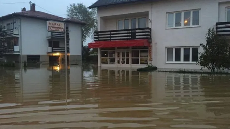 Kupa i Korana nezaustavljivo rastu, poplavljeno najmanje 300 kuća