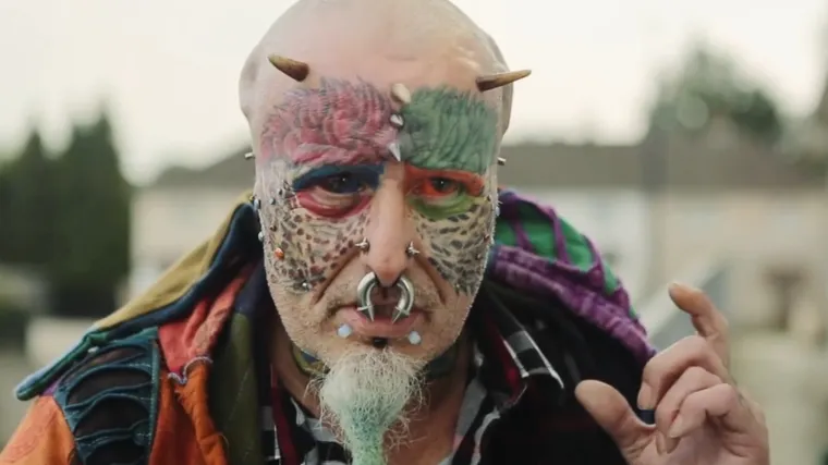 Odrezao si oba uha kako bi izgledao poput svoje papige, a to je samo vrh sante leda