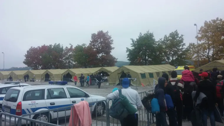 Iz Tovarnika će jo&scaron; 1800 izbjeglica krenuti prema Murskom Sredi&scaron;ću: 'Sve funkcionira bez problema'