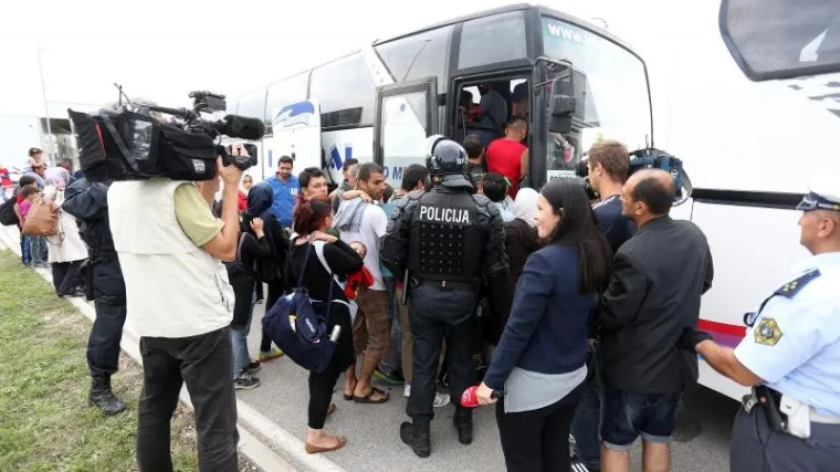 Slovenska policija na Obrežju zaplijenila auto s eksplozivom