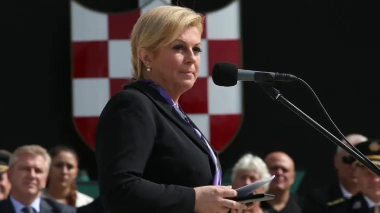 Grabar-Kitarović u Karlovcu na poplavljenim područjima: razgovarat će s ugroženim obiteljima