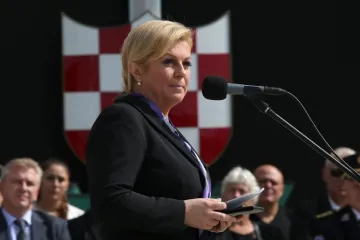 Grabar-Kitarović u Karlovcu na poplavljenim područjima: razgovarat će s ugroženim obiteljima