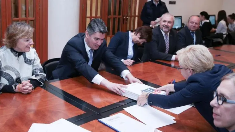 Koalicija Hrvatska raste DIP-u donijela izborne liste: 'Manje-vi&scaron;e se vidi i kristalizira kako di&scaron;e nacija'