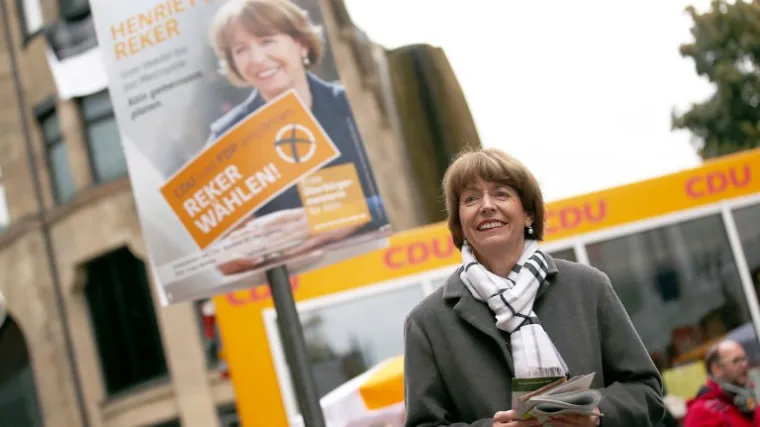 Političarka koja je izbodena nožem po vratu postala gradonačelnica