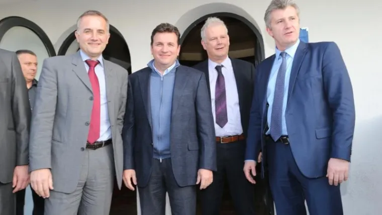 "Podnosim ostavku zbog neviđenog pritiska"