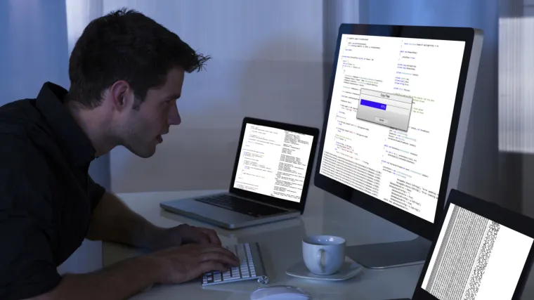 Haker tvrdi da je probio osobni e-mail direktora CIA-e