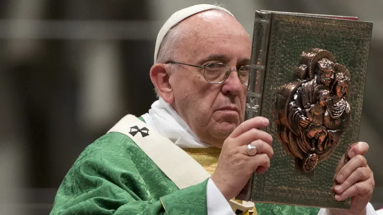 Vatikan oštro demantirao navode da Papa Franjo ima dobroćudni tumor na mozgu!