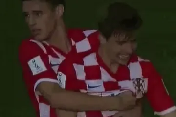 Hrvat uzeo stvar u svoje ruke i izbacio suigrača van terena