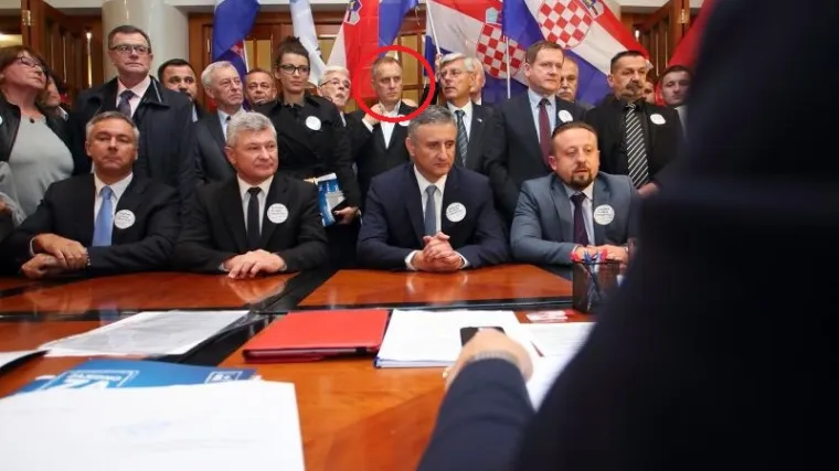 Čovjek koji ih izrađuje otvoreno podržava Karamarka